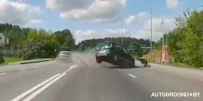 Жесткая авария на окраине Гродно попала на видео: "Вот почему нужно смотреть в зеркала"