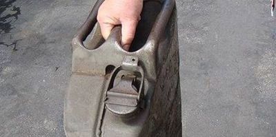 Тракторист 3 месяца сливал топливо для личных нужд. По статье ему грозит до 4-х лет лишения свободы 