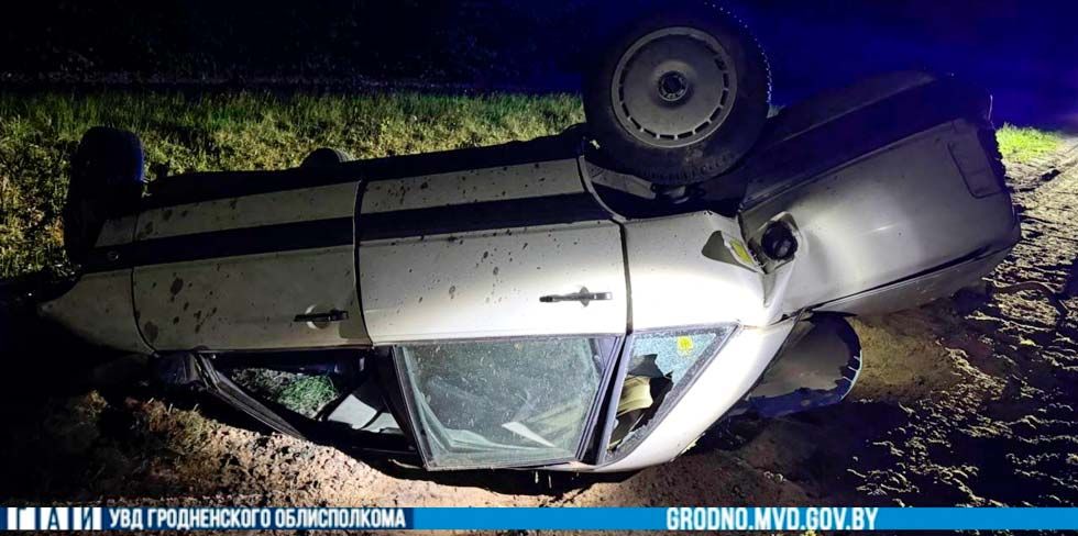 Под Вороново опрокинулась AUDI 100 – автомобиль сильно деформирован