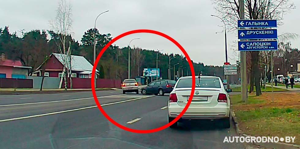 Регистратор заснял момент опасного ДТП на ул. О.Соломовой в Гродно. Показываем