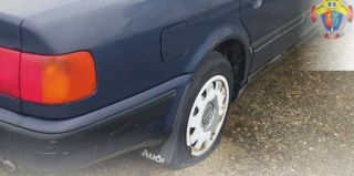 В Лиде появился борец за чистоту воздуха. За одну ночь он маникюрными ножницами повредил 14 автомобилей