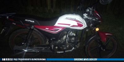 ДТП на перекрёстке в Мире: мопед опрокинулся, водитель и подросток госпитализированы