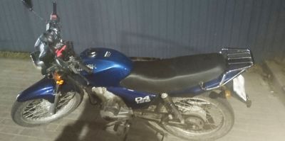 На кольце Тавлая молодой мотоциклист не справился с управлением. Жив. С травмами – в больнице