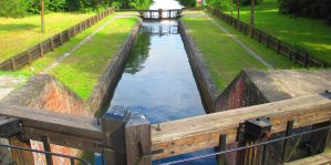 На Августовский канал начинает ходить автобус