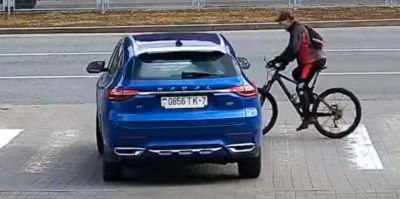 В Минске ГАИ изменила первоначальный вывод и сбитый велосипедист стал виновником ДТП. Есть видео