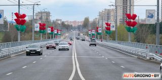 По Новому мосту в Гродно поехали первые автомобили. Репортаж при свете дня
