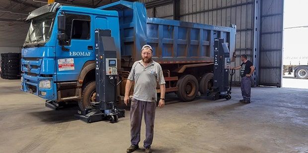 Белорус полгода занимался ремонтом автомобилей в Африке: "Наши мастера тут в большом почете"