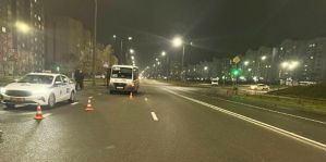 Маршрутка поворачивала на улицу Южную и сбила женщину на переходе. ДТП в Гродно