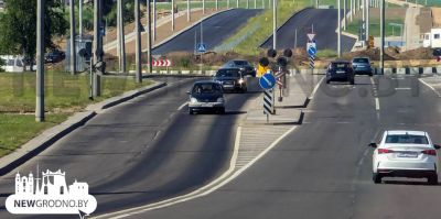 Зачем перекрывали движение на новой дороге к Зарице и Лапенкам? "Уложили асфальт – ему надо остыть"