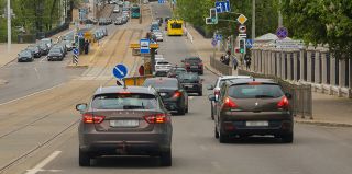 Женщину 7 раз привлекли за превышение скорости. Она даже не водила