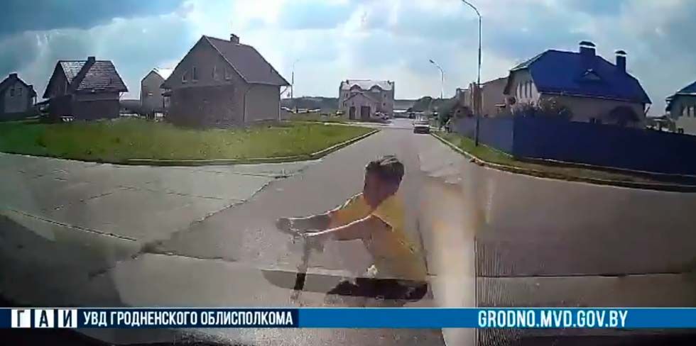 На этом самокате 1 ребенок или 2? Видео-иллюзия и ДТП в Луцковлянах