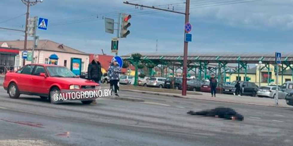 Возле автовокзала сбили человека. Мужчина лежал на асфальте без сознания. ВИДЕО