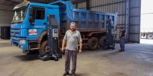 Белорус полгода занимался ремонтом автомобилей в Африке: "Наши мастера тут в большом почете"