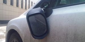 Один против четырех: в Гродно мужчина вступил в бой с автомобилями. Теперь будет должен 4500 рублей