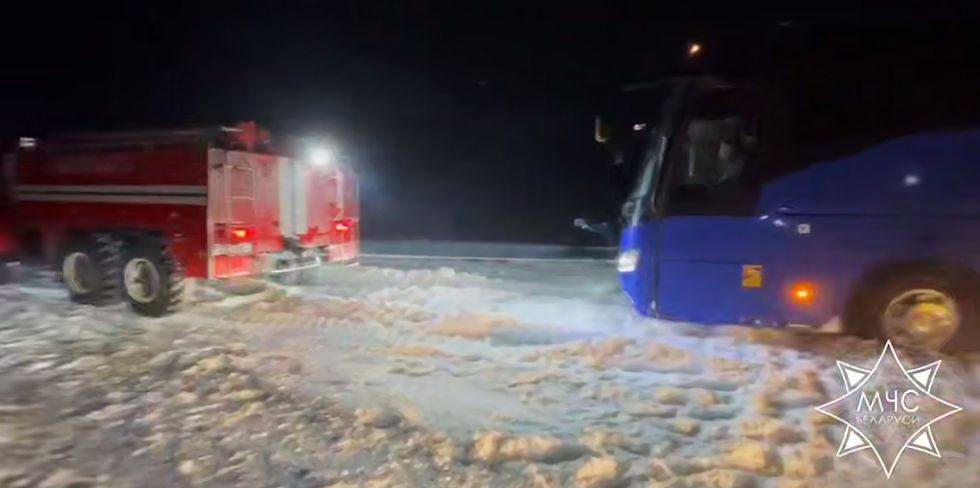 9 января. Спасатели по всей Беларуси оказывают помощь в устранении последствий непогоды