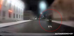 Ночью в Гродно девушка бросилась под автомобиль: "Поссорилась с парнем?"