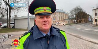 Начальник гродненской ГАИ лично остановил водителей в центре Гродно и спросил, что можно улучшить в организации дорожного движения