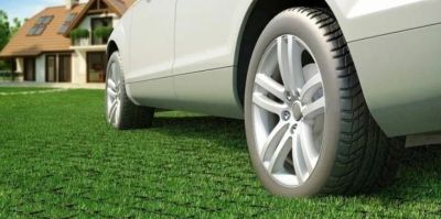 "Сосед ставит машину возле моего дома, прямо на газон. Есть ли на него управа?" Жительница Гродно обратилась в милицию