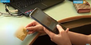 На ж/д вокзале в Гродно был задержан курьер телефонных мошенников – с целой кипой денег. Это были 20 тысяч двух пенсионерок