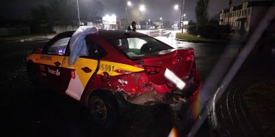 Ночью в Гродно молодой таксист неудачно вырулил со второстепенной. Его пассажирка в больнице