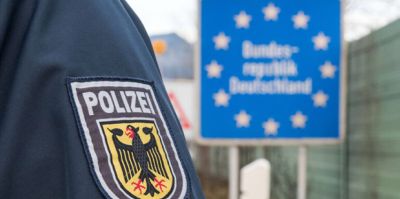 В Германии остановили микроавтобус на белорусских номерах. В нем двое белорусов везли семерых украинцев-нелегалов