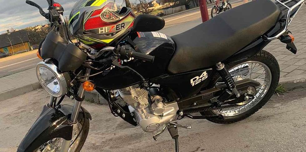 Жители Девятовки вызвали ГАИ на мотоциклиста – слишком быстро ездил по дворам