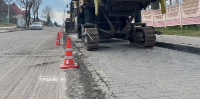 На улице Лермонтова фрезеруют асфальт, Пестрака – тоже в работе