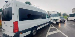 Под Слонимом водитель грузовика в лобовую ударил маршрутку и признался: "отказали тормоза"