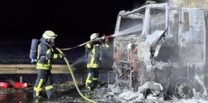 В Германии загорелась почтовая фура с прицепом. Пострадали белорус за рулем, грузовик и сам груз
