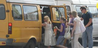 Водитель заставил девушку выкинуть коктейль, иначе не пускал в маршрутку. Это законно?