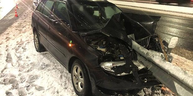 На новой объездной в Гродно легковушку прошило отбойником