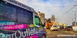 Водитель выехал на зеленый на кольцо в Гродно и чуть не столкнулся с маршруткой: "Знакомые стали меня критиковать"