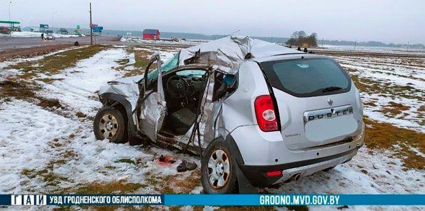 Смертельная авария на трассе под Сморгонью: Renault выехал со второстепенной прямо под фуру