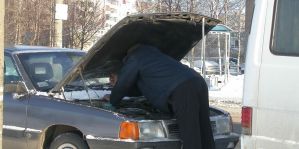 Чем для двигателя опасен долгий прогрев на стоянке: технический аспект