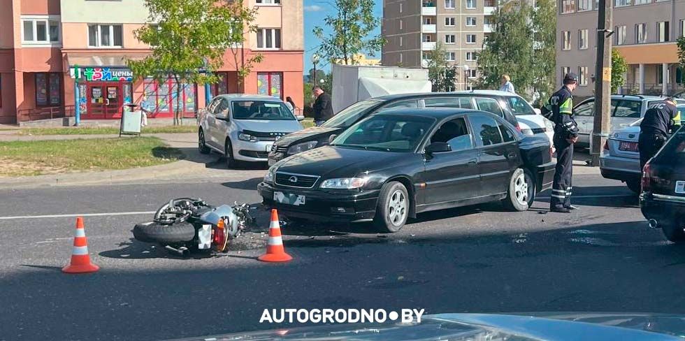 На Девятовке столкнулись мопед и легковушка. Первые подробности