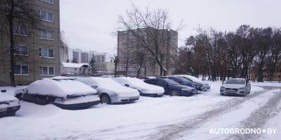 В Гродно пенсионерка расчистила место во дворе, а его занял другой авто: пришлось обращаться в ГАИ и думать о "своих / чужих"
