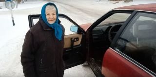 Милота дня: "Спасибочки вам! – Да няма за што!" Наряд ГАИ помог женщине завести авто в мороз