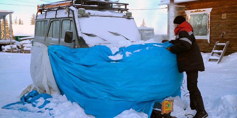 Как заводят автомобиль в минус 50°C. Видео из Якутии