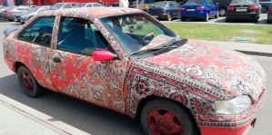 Суровый белорусский тюнинг: по Минску ездит Ford, оклеенный... ковром. Владелец все объяснил